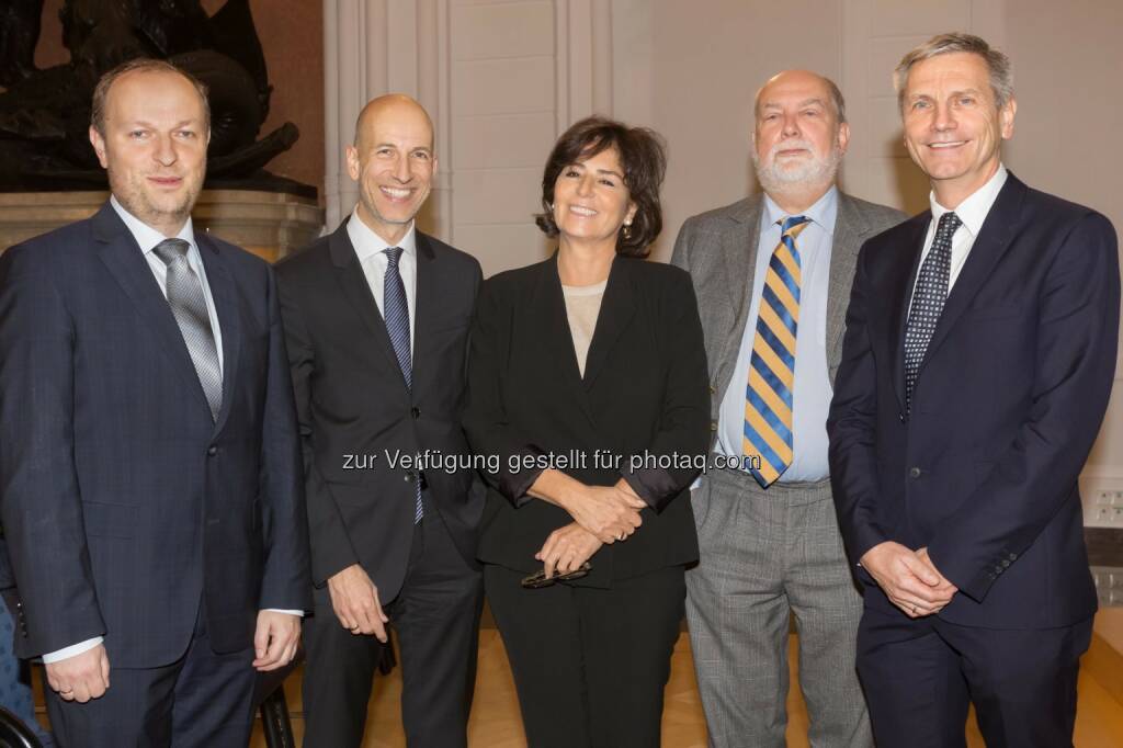 Thomas Dangl, Martin Kocher, Lucrezia Reichlin, Thomas Wieser und  Josef Zechner (Spängler IQAM Research Center): Was kommt nach dem Brexit?
Hochkarätige Referenten folgten der Einladung des Spängler IQAM Research Center, © Aussender (23.11.2016) 