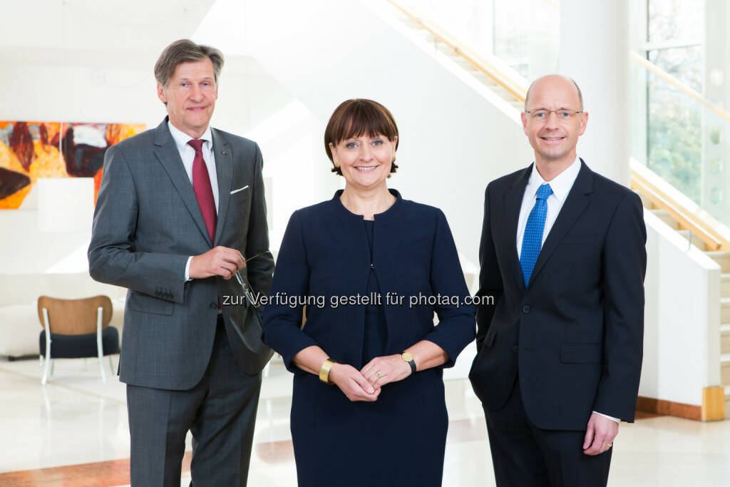 Die Vorstandsmitglieder der BKS Bank Dieter Kraßnitzer, Herta Stockbauer (Vorsitzende) und Wolfgang Mandl freuen sich über drittbestes Periodenergebnis der Unternehmensgeschichte (Foto: Gernot Gleiss)  (25.11.2016) 
