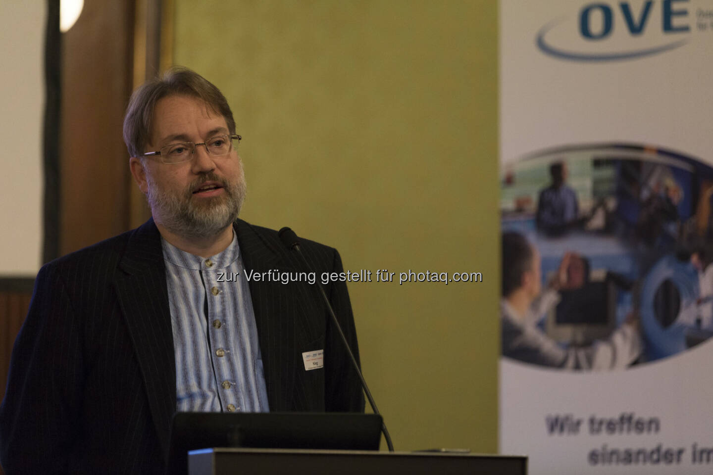 Ross King, AIT, bei seinem viel beachteten Vortrag über Blockchain – Funktionsweise und Anwendungen - Österreichischer Verband für Elektrotechnik OVE: Von Kryptowährungen über Blockchain zur Cyber Security (Fotocredit: AIT/Michael W. Mürling)