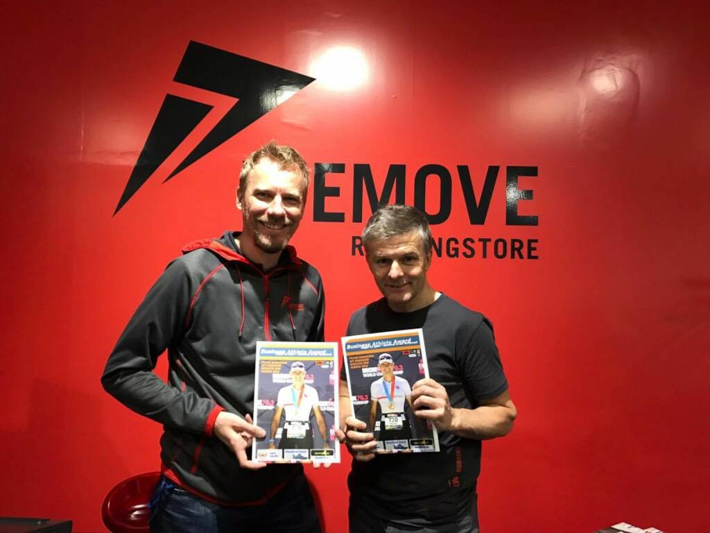 Werner Lichtenwörther und Michael Wernbacher (WeMove) mit dem Business Athlete Award Magazin (20.12.2016) 