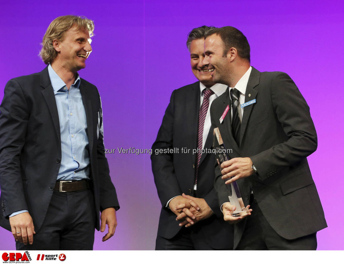 Markus Schopp (SK Sturm Graz), Hubert Patterer (Kleine Zeitung) und Mario Haas (SK Sturm Graz), Foto: GEPA pictures/ Markus Oberlaender