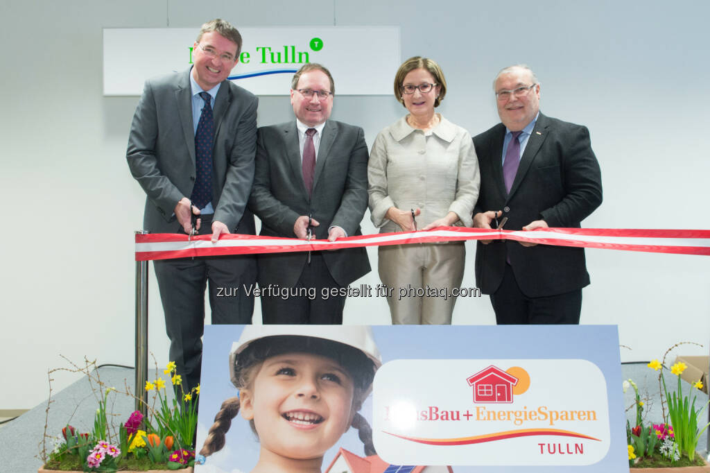 Wolfgang Strasser, Geschäftsführer Messe Tulln, Harald Schinnerl, Vizebürgermeister d. Stadt Tulln,  Johanna Mikl-Leitner, Landeshauptmann Stv. , Josef Breiter Vizepräsident WKO Niederösterreich: Messe Tulln GmbH: HausBau + EnergieSparen Tulln - Eröffnung durch Landeshauptmann Stv. Mag. Johanna Mikl-Leitner (C) Messe Tulln GmbH/APA-Fotoservice/Hörmandinger
, © Aussender (21.01.2017) 