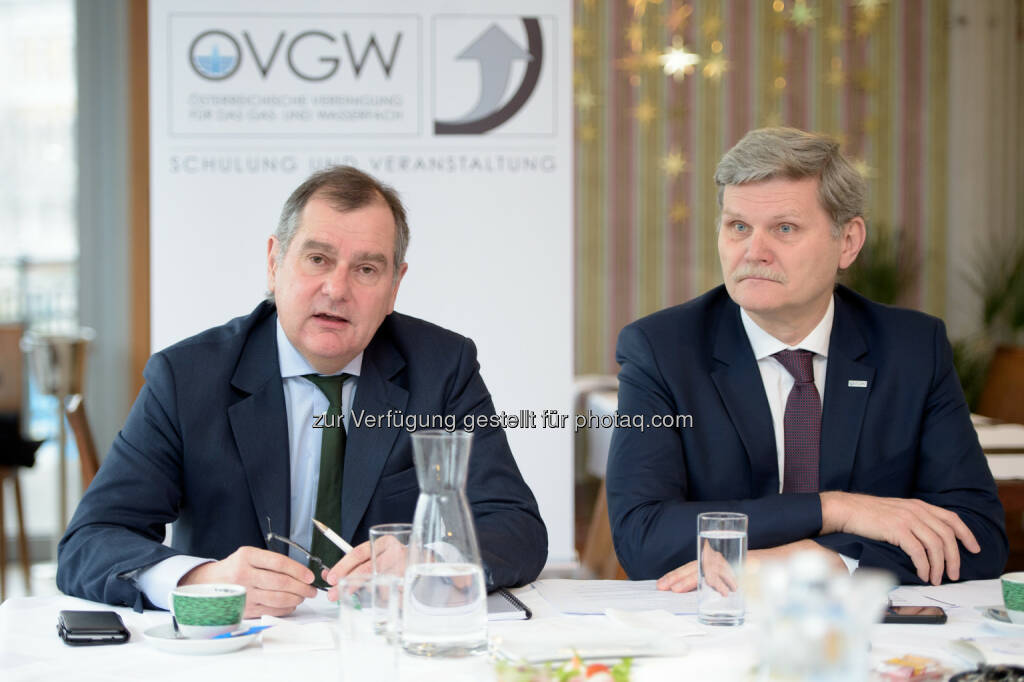 Franz Dinhobl (ÖVGW-Vize-Präsident) und Manfred Eisenhut (ÖVGW-Bereichsleitung Wasser) - ÖVGW Österreichische Vereinigung für das Gas- und Wasserfach: Österreichische Wasserversorger: Garanten für sicheres und sauberes Trinkwasser (ÖVGW/APA-Fotoservice/Hörmandinger), © Aussender (25.01.2017) 