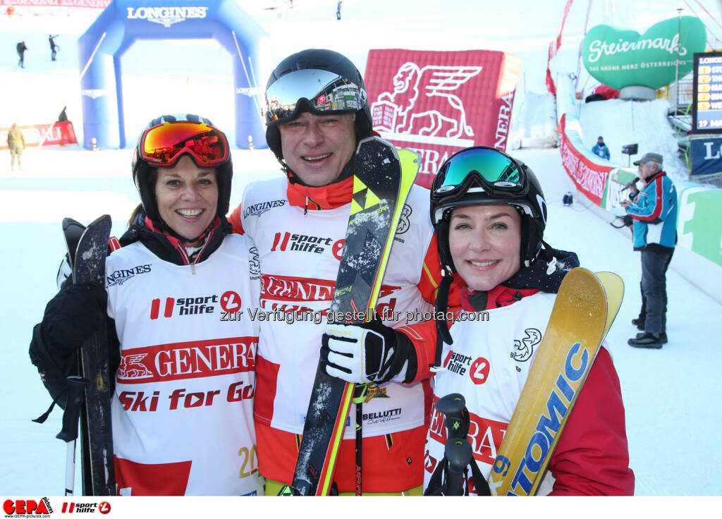 Ski for Gold Charity Race. Image shows Vera Russwurm, Toni Polster and Marisa Burger. Photo: GEPA pictures/ Harald Steiner (26.01.2017) 