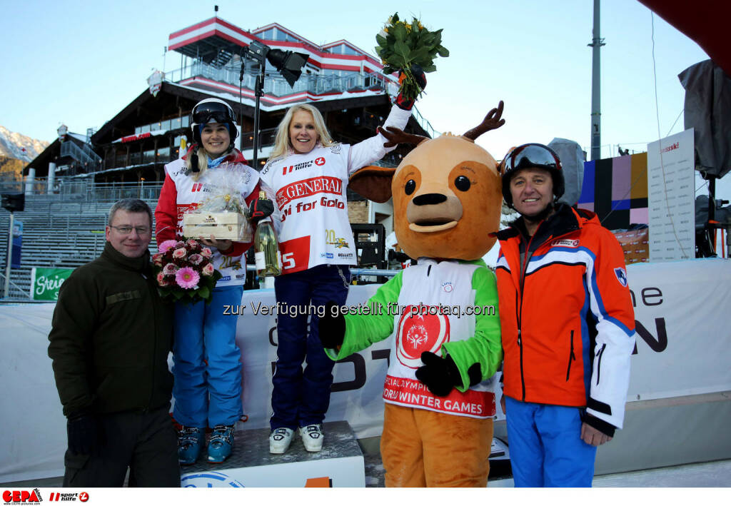 Ski for Gold Charity Race. Image shows Simone Gruber-Hofer, Ulrike Kriegler, managing director Harald Bauer (Sporthilfe) and maskot Luis. Keywords: Special Olympics World Winter Games, SOWWG Austria 2017 preview. Photo: GEPA pictures/ Daniel Goetzhaber (26.01.2017) 