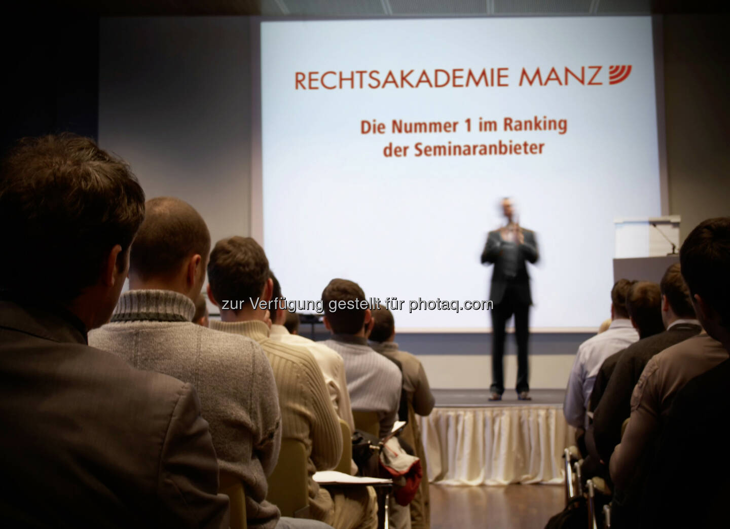 MANZ Rechtsakademie - MANZ'sche Verlags- und Universitätsbuchhandlung GmbH: MANZ Rechtsakademie auf Platz 1 des Industriemagazin-Seminaranbieter-Rankings (Fotocredit: mbbirdy – istockphoto.com)