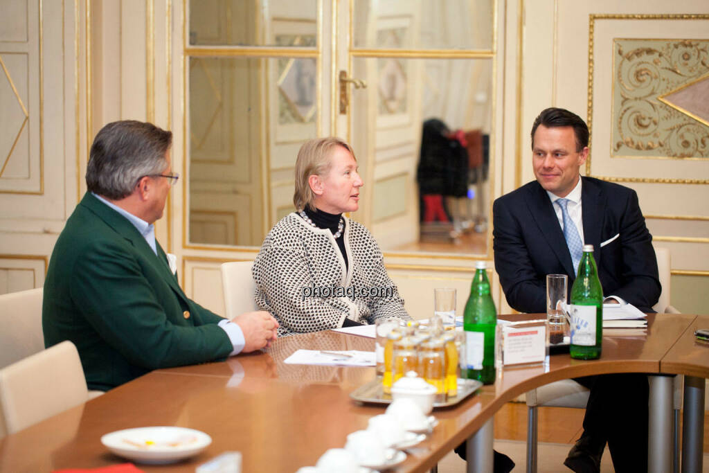 Karl-Heinz Strauss (Porr), Heike Arbter (RCB), Christoph Boschan (Wiener Börse), © Michaela Mejta (02.02.2017) 