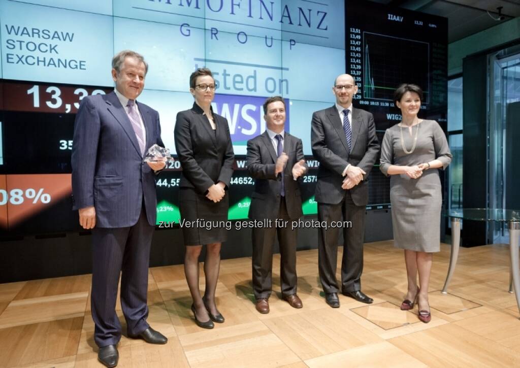 Bilder zum Immofinanz-Comeback in Warschau - http://blog.immofinanz.com/de/2013/05/10/immofinanz-in-warschau-ringing-the-bell-und-der-boersenbulle/, © Immofinanz (11.05.2013) 