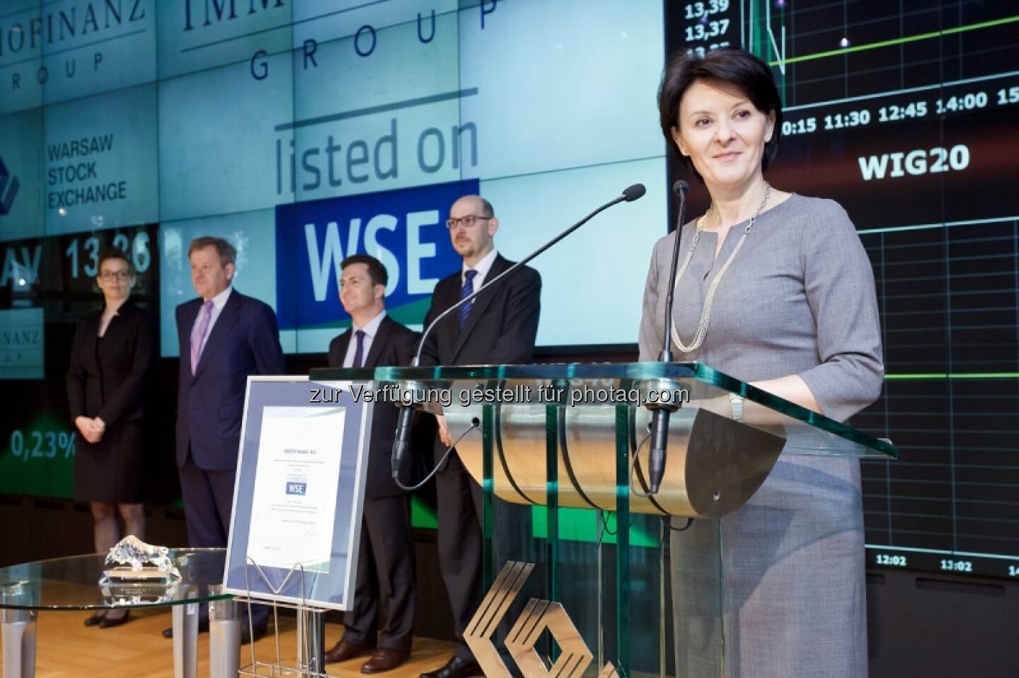 Beata Jarosz - Bilder zum Immofinanz-Comeback in Warschau - http://blog.immofinanz.com/de/2013/05/10/immofinanz-in-warschau-ringing-the-bell-und-der-boersenbulle/