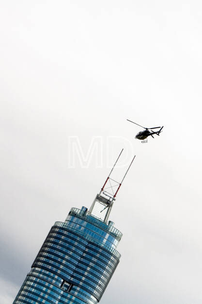 Millennium-Tower, Hubschrauber, Wien, © Martina Draper (15.12.2012) 