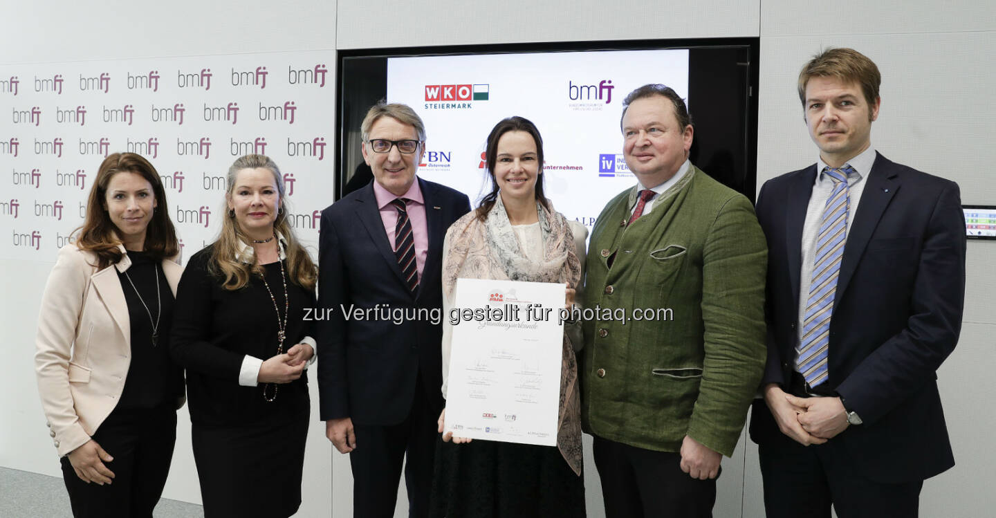 Mag. Claudia Illichmann (FBN Austria), Barbara Andersen (Präsidentin Alphazirkel Österreich), Ing. Josef Herk (Präsident WK Steiermark), Bundesministerin Dr. Sophie Karmasin, DI Ulrich Stubenberg (Land&Forst Betriebe Österreich), Dr. Clemens Wallner (Plattform für Familienunternehmen IV) - Bundesministerium für Familien und Jugend: Karmasin/Herk: Familienunternehmen eine starke Stimme geben (Fotocredit: BMFJ/Aigner)