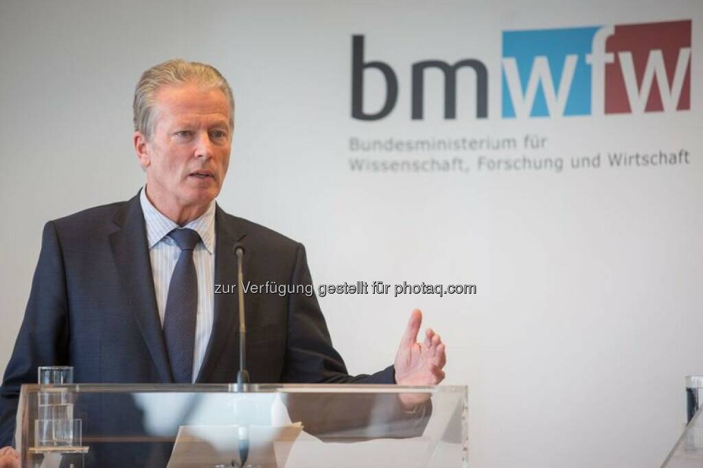 Bundesministerium für Wissenschaft, Forschung und Wirtschaft: Mitterlehner stockt Studienbeihilfen um 25 Millionen Euro auf (Fotocredit: BMWFW/Glaser), © Aussender (20.02.2017) 