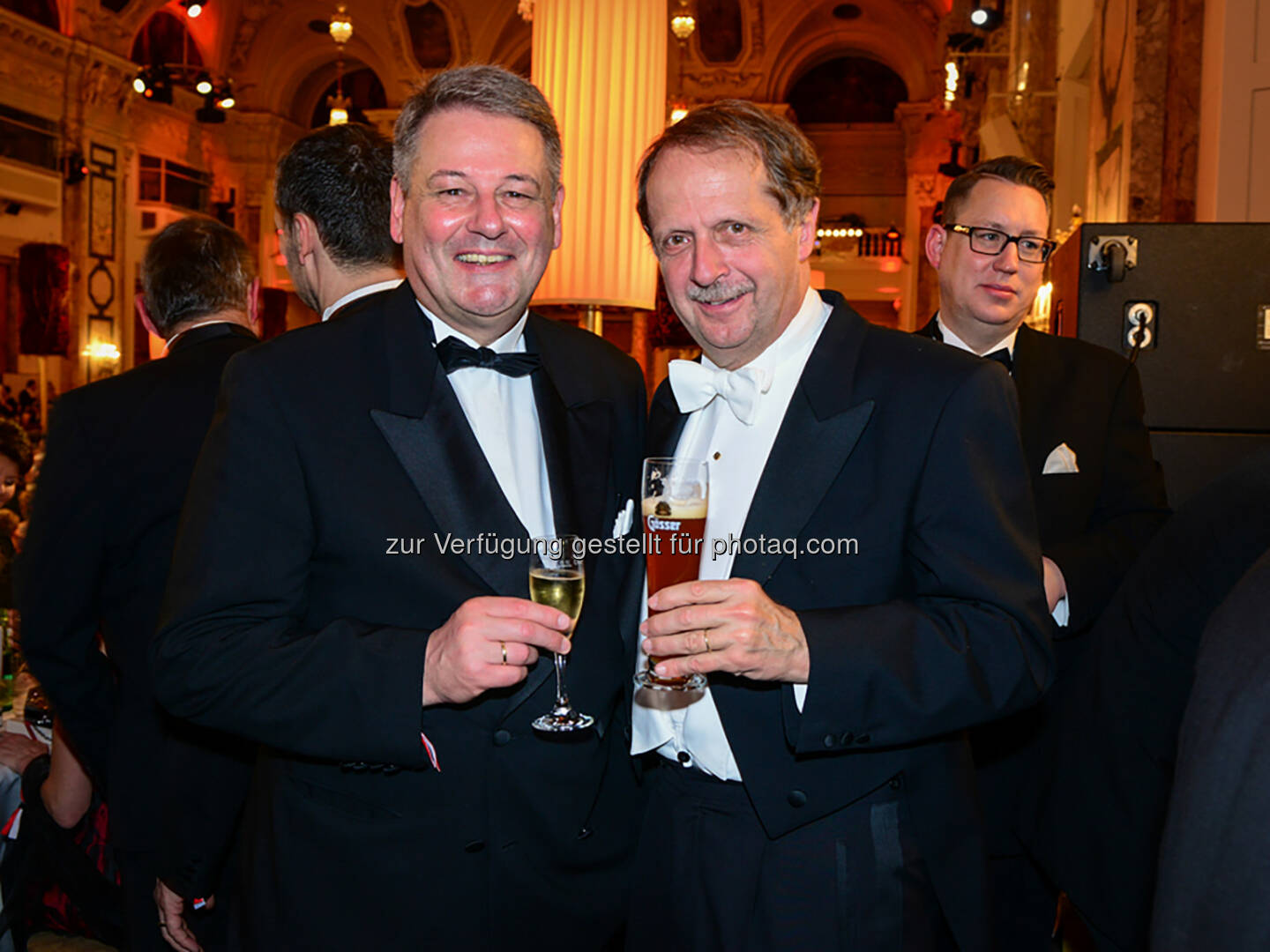 Bundesminister Andrä Rupprechter und Brau Union Österreich Generaldirektor Markus Liebl - Brau Union Österreich AG: 60. Jubiläum: Gösser erfrischte auch heuer am Ball der Wiener Kaffeesieder (Fotocredit: Brau Union Österreich)