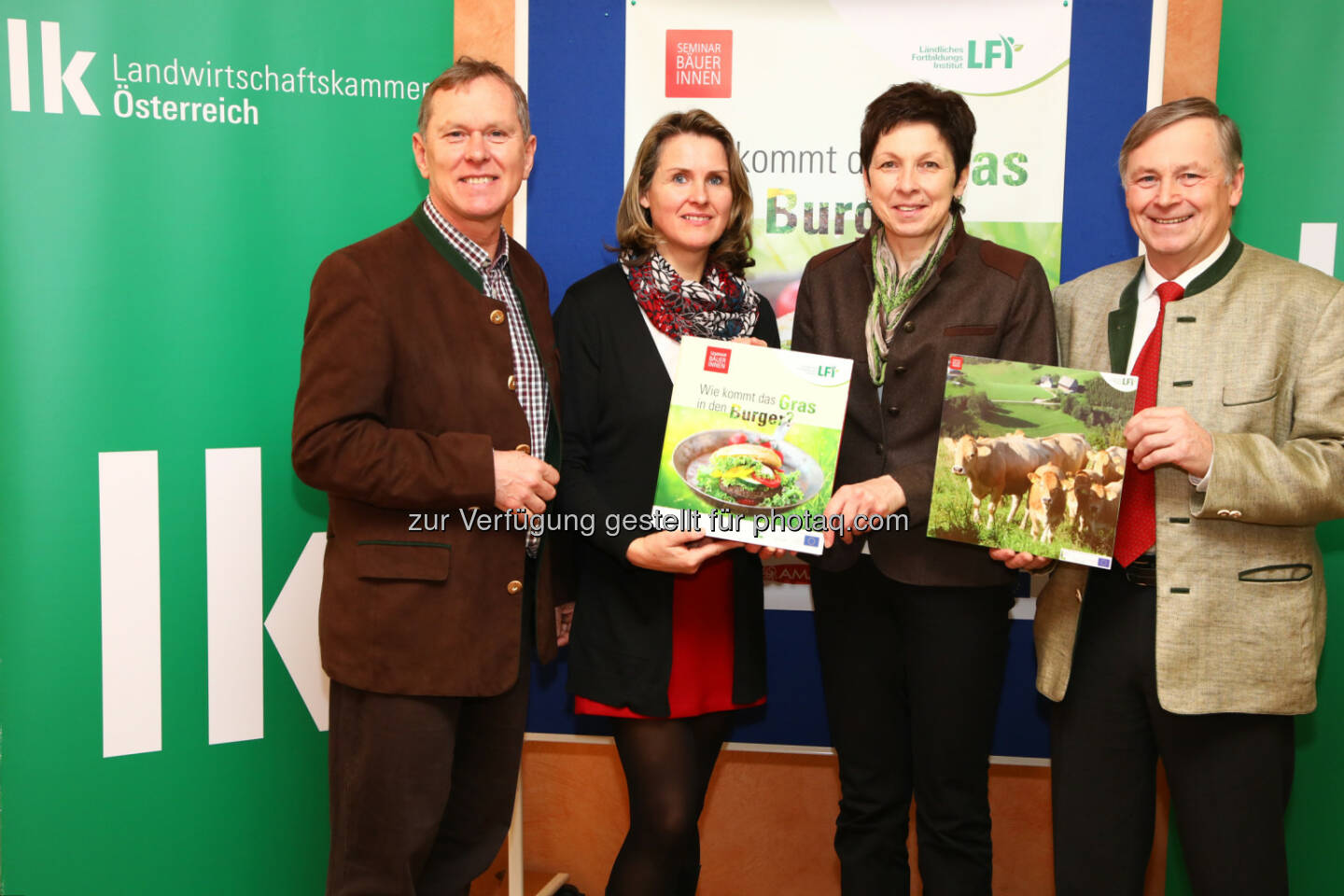 Landwirtschaftskammer Österreich (LKÖ): Schwarzmann stellt neues Schulprojekt Wie kommt das Gras in den Burger? vor (Fotocredit: Landwirtschaftskammer Österreich/APA-Fotoservice/Schedl)