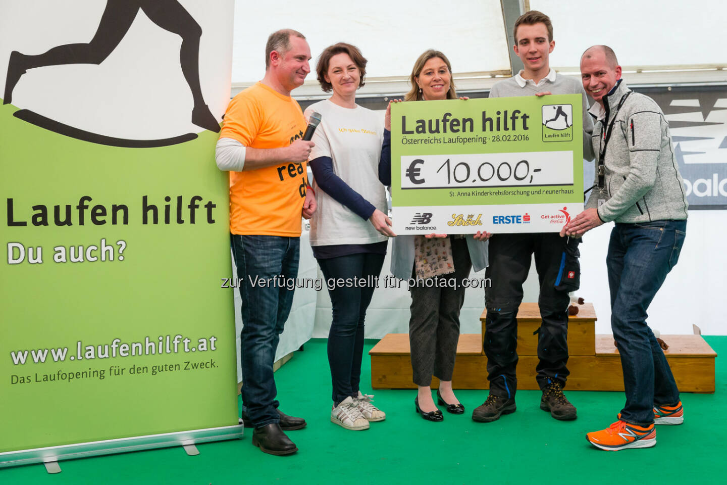 Spenden zu Gunsten der St. Anna Kinderkrebsforschung und des neunerhauses - Laufen hilft GmbH: Laufen hilft - Österreichs Laufopening am 5. März 2017 (Fotocredit: laufenhilft.at/Dominik Kiss)