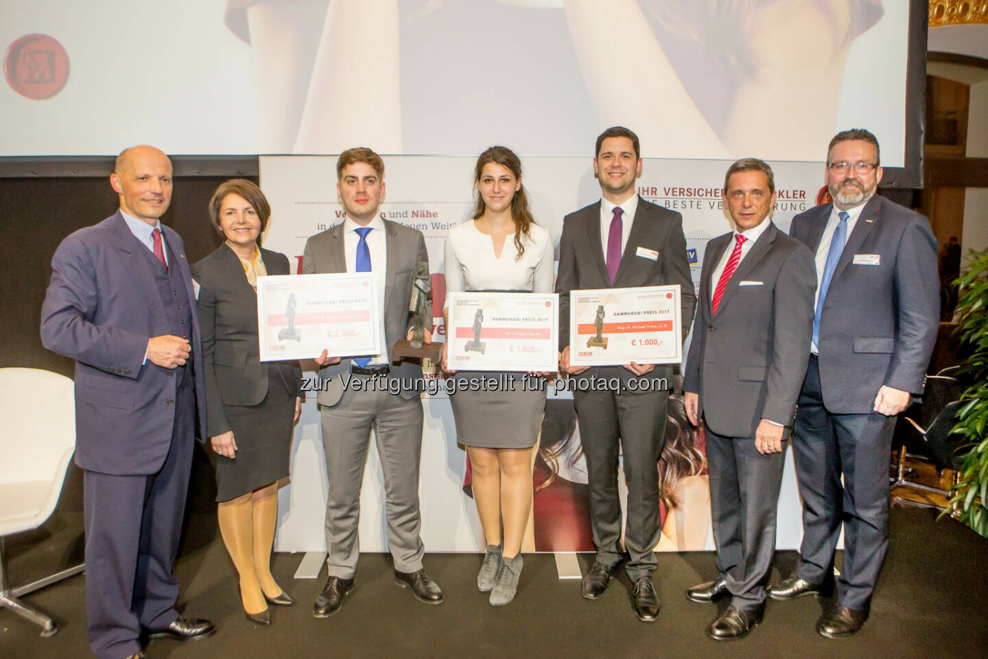 Mag. Wilhelm Hemerka (Obmann Stv.), Brigitte Kreuzer (Obmann Stv.), Dr. Maximilian Brunner, Karin Gruber M.A, Mag. Dr. Michael Kraus, Helmut Mojescick (Obmann), Christoph Berghammer (FV Obmann) - WKW-Fachgruppe der Versicherungsmakler: 15. Informationstag: Wiener Versicherungsmakler pflegen gute Beziehungen (Fotocredit: OLN)