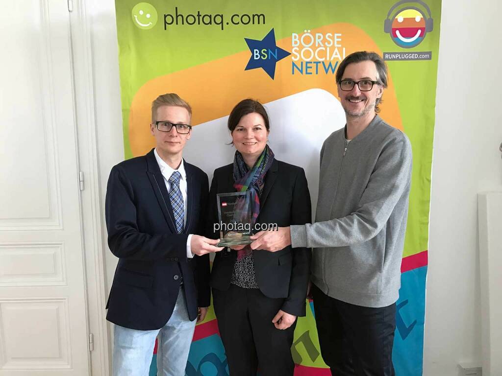 Dino Villhauer, Valerie Heller (Hello Bank!), Josef Chladek (BSN) - Number One Awards 2016 - Umsatzstärkster Broker Österreich-Aktien Hello bank!, © photaq/Martina Draper (01.03.2017) 