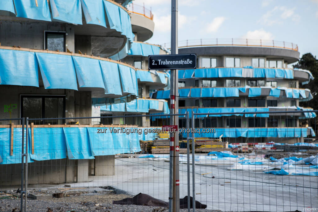 Die Wohngebäude nach Plänen des steirischen Architekten Thomas Pucher nehmen Form an - IC Development GmbH: DACHGLEICHE IM VIERTEL ZWEI (Fotocredit: IC Development), © Aussendung (03.03.2017) 