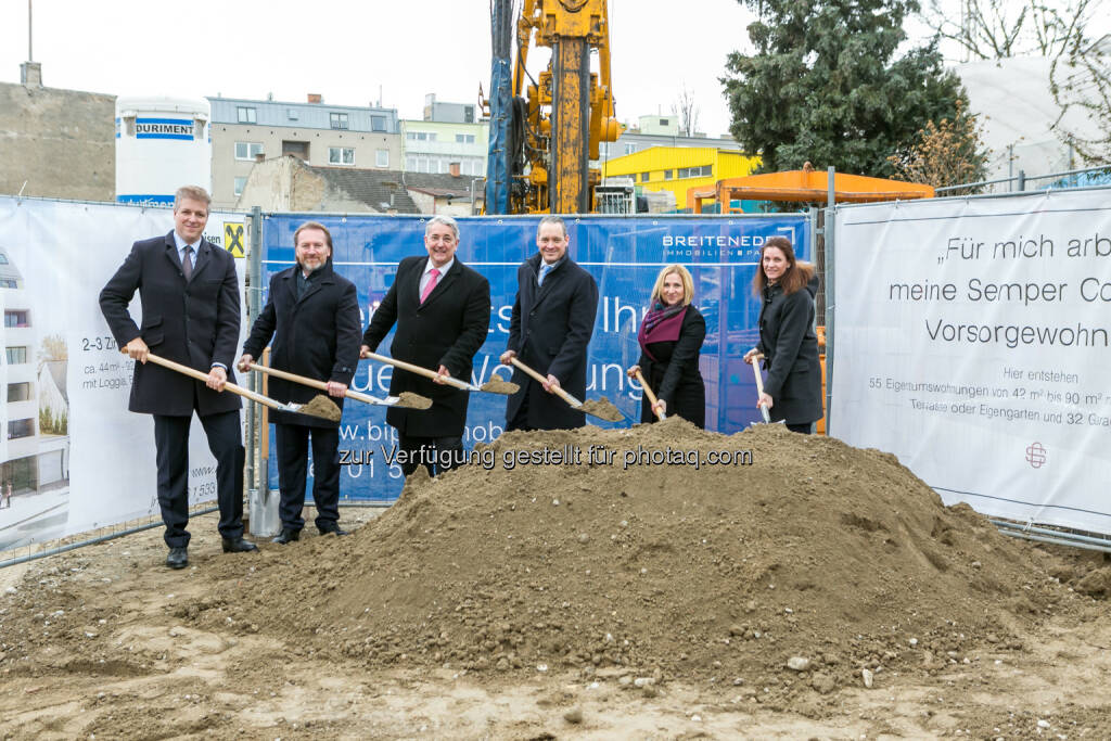 Mag. Constantin Battenfeld (Semper Constantia), Mag. Manfred Kräftner (Breiteneder Immobilien), Ernst Nevrivy (Bezirksvorsteher Wien 22), Johann Breiteneder (Breiteneder Immobilien), Mag. Marion Weinberger-Fritz, Elisabeth Binder (Raiffeisen Vorsorge Wohnung GmbH) - Raiffeisen Vorsorge Wohnung GmbH: Vorsorge in Donaustadt – wo sich Wien bestens entwickelt (Fotocredit: Stoiber /RVW), © Aussender (03.03.2017) 