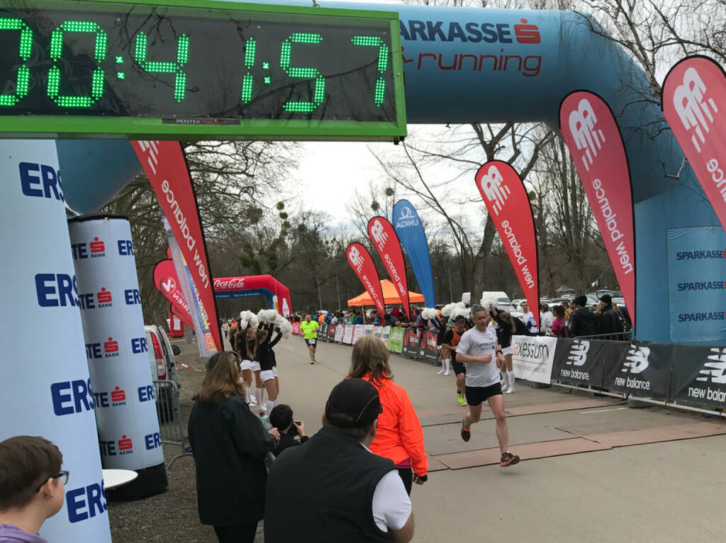 Christian Krupbauer im Ziel, 41:45 (05.03.2017) 