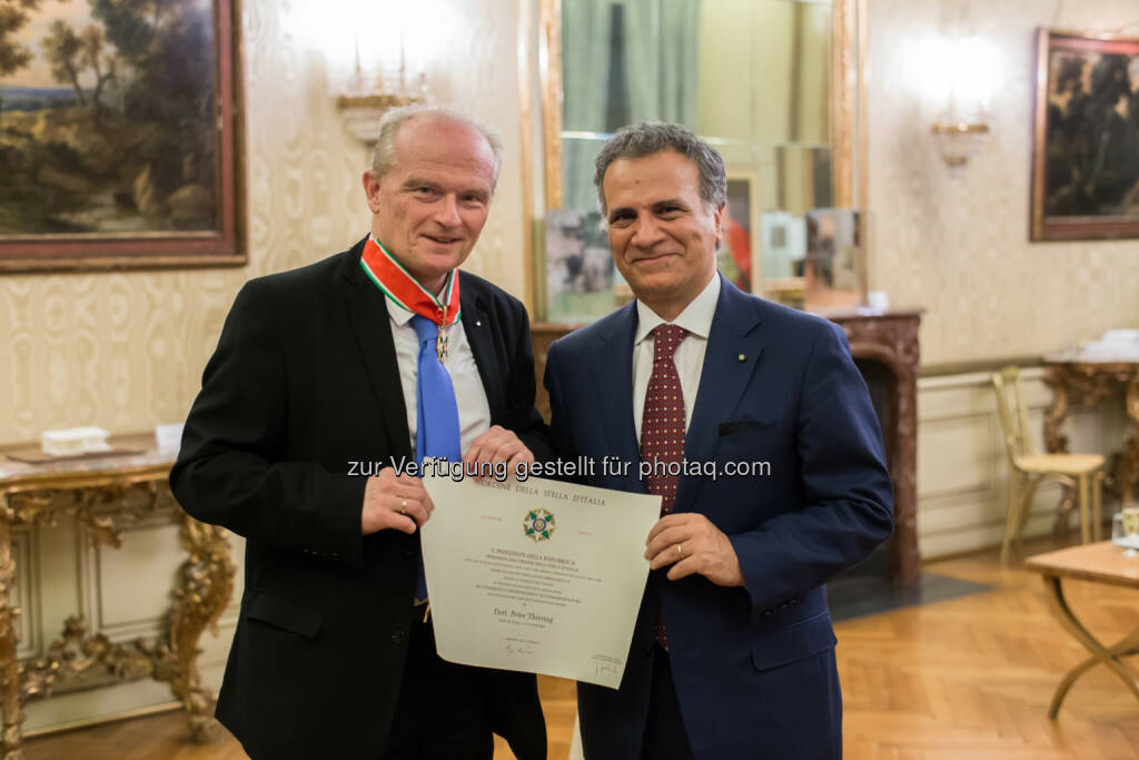 Dr. Peter Thirring und S.E.Giorgio Marrapodi - Donau Versicherung AG Vienna Insurance Group: Hoher Orden der Republik Italien für Dr. Peter Thirring (Fotocredit: DONAU Versicherung), © Aussendung (07.03.2017) 