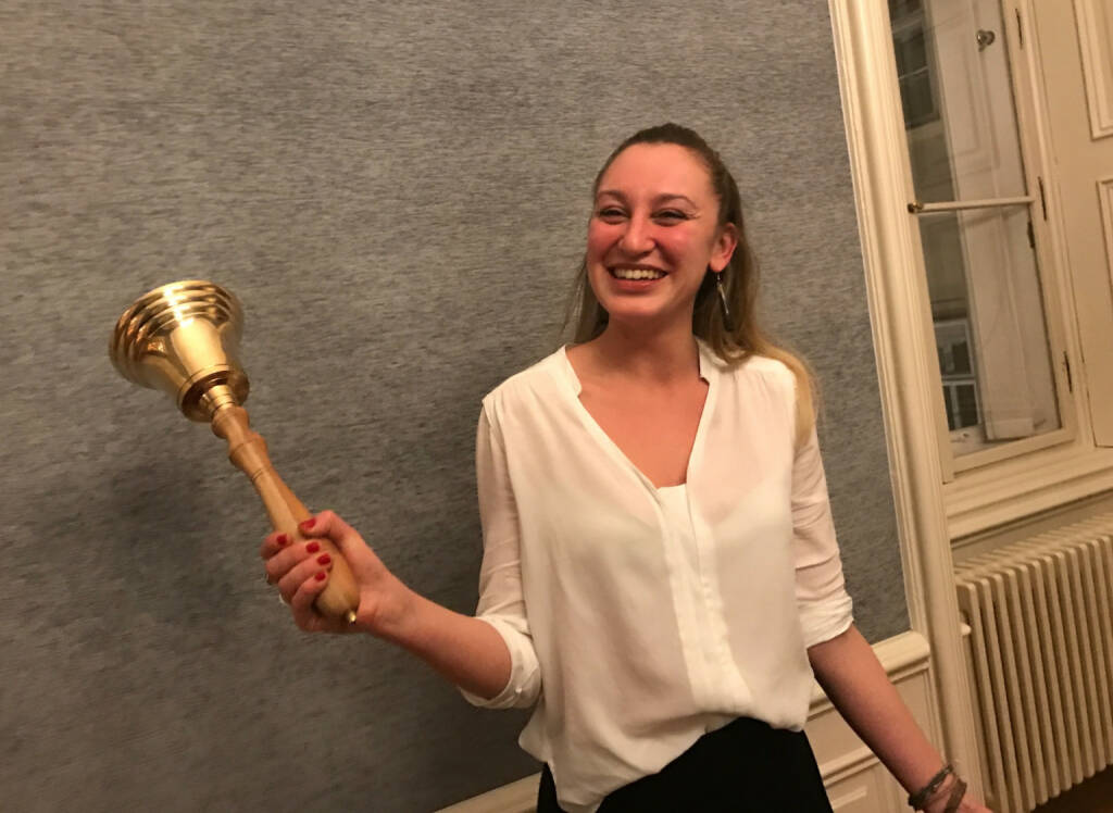 Antonia Mörtl mit Opening Bell Demo http://www.openingbell.eu  (09.03.2017)