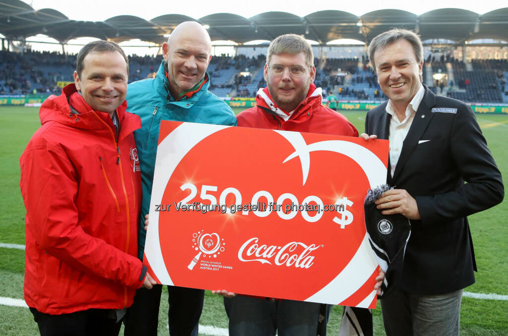 GRAZ,AUSTRIA,12.MAR.17 - SOCCER - tipico Bundesliga, SK Sturm Graz vs SK Rapid Wien. Image shows Philipp Bodzenta (Coca Cola), president Juergen Winter (Special Olympics Austria), Herwig Worschitz and president Christian Jauk (Sturm). Keywords: Wien Energie, Special Olympics World Winter Games, SOWWG Austria 2017 preview. - Special Olympics Gründungspartner Coca-Cola unterstützt die World Winter Games 2017 u.a. mit einer Spende von 250.000 US-Dollar. Unternehmenssprecher Philipp Bodzenta überreichte gestern Sonntag, 12. März, im Rahmen des Bundesliga-Heimspiels des SK Sturm Graz im Beisein von Sturm-Präsident Christian Jauk den Scheck an Special Olympics Österreich-Präsident Jürgen Winter und Athlet Herwig Worschitz. Coca-Cola nützte seine Kommunikationsplattform Nummer 1 – die Etiketten von Millionen 1-Liter Coca-Cola-Flaschen – um Special Olympics österreichweit in den Mittelpunkt zu stellen, 10 Cent pro Flasche gingen nun an Special Olympics. Philipp Bodzenta: „Wir lieben Special Olympics, weil in dieser Bewegung jeder ein Gewinner ist. Im Mittelpunkt all unserer Aktivitäten als Gründungspartner stehen die Special Olympics Athletinnen und Athleten die ganz Österreich begeistern.  Während der Spiele in der Steiermark werden die 13.000 Teilnehmer mit über 500.000 Getränken versorgt, Mitarbeiter aus aller Welt feuern die Athleten an. (Fotocredit: GEPA pictures/ Christian Walgram), © Aussender (13.03.2017) 