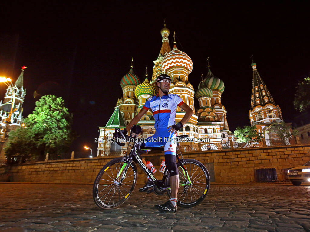 Mit dem dreifachen Race across America Sieger Wolfgang Fasching konnte ein internationaler Radstar als prominenter Teilnehmer für den 2. Imster Radmarathon gewonnen werden. Fasching gibt in einem Vortrag spannende Einblicke in das legendäre Race across America sowie sein letztes Extrem-Projekt Russia Coast to Coast - Imst Tourismus: Rad an Rad mit Race across America Sieger Wolfgang Fasching beim 2. Imster Radmarathon (Fotocredit: Gregor Hartl / Wolfgang Fasching), © Aussender (15.03.2017) 