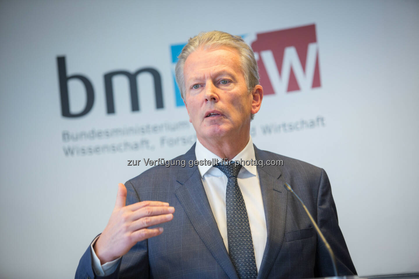 Bundesministerium für Wissenschaft, Forschung und Wirtschaft: Mitterlehner: Arbeitnehmerschutz möglichst rasch praxistauglich reformieren (Fotocredit: BMWFW/Glaser)