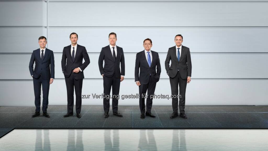 Der Vorstand der Wilo Gruppe (vlnr.): Dr. Markus Beukenberg (CTO), Eric Lachambre (COO), Oliver Hermes (Vorsitzender des Vorstands & CEO), Mathias Weyers (CFO) und Carsten Krumm (COO). - Wilo Gruppe: Wilo: Auf dem Weg in die digitale Zukunft (Fotocredit: obs/Wilo Gruppe/WILO SE), © Aussender (27.03.2017) 