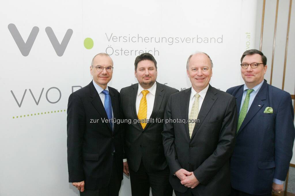 VVO-Vizepräsident und Vorstandsvorsitzender der Allianz Gruppe in Österreich Dr. Wolfram Littich; KPMG Partner im Bereich Advisory Andreas Tomek; Direktor des KFV (Kuratorium für Verkehrssicherheit) Dr. Othmar Thann und Generalsekretär des VVO Prof. Dr. Louis Norman-Audenhove - Verband der Versicherungsunternehmen Österreichs: Cyberkriminalität in Österreich: Schäden in Millionenhöhe (Fotocredit: VVO/APA-Fotoservice/Hautzinger), © Aussender (30.03.2017) 