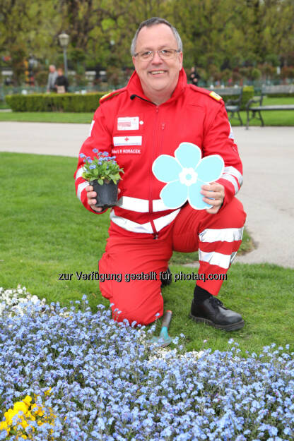 Robert Horacek, stv. Landesgeschäftsleiter des Wiener Roten Kreuzes, bedankt sich bei den TestementspenderInnen. - Wiener Rotes Kreuz: Wiener Rotes Kreuz bedankt sich bei Testamentsspendern (Fotograf: WRK / Fundraisingverband), © Aussender (07.04.2017) 