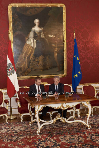 Thomas Stelzer, Bundespräsident Alexander Van der Bellen, Angelobung Thomas Stelzer - Landeshauptmann OÖ (Bild: Michael Rausch-Schott), © Aussender (08.04.2017) 