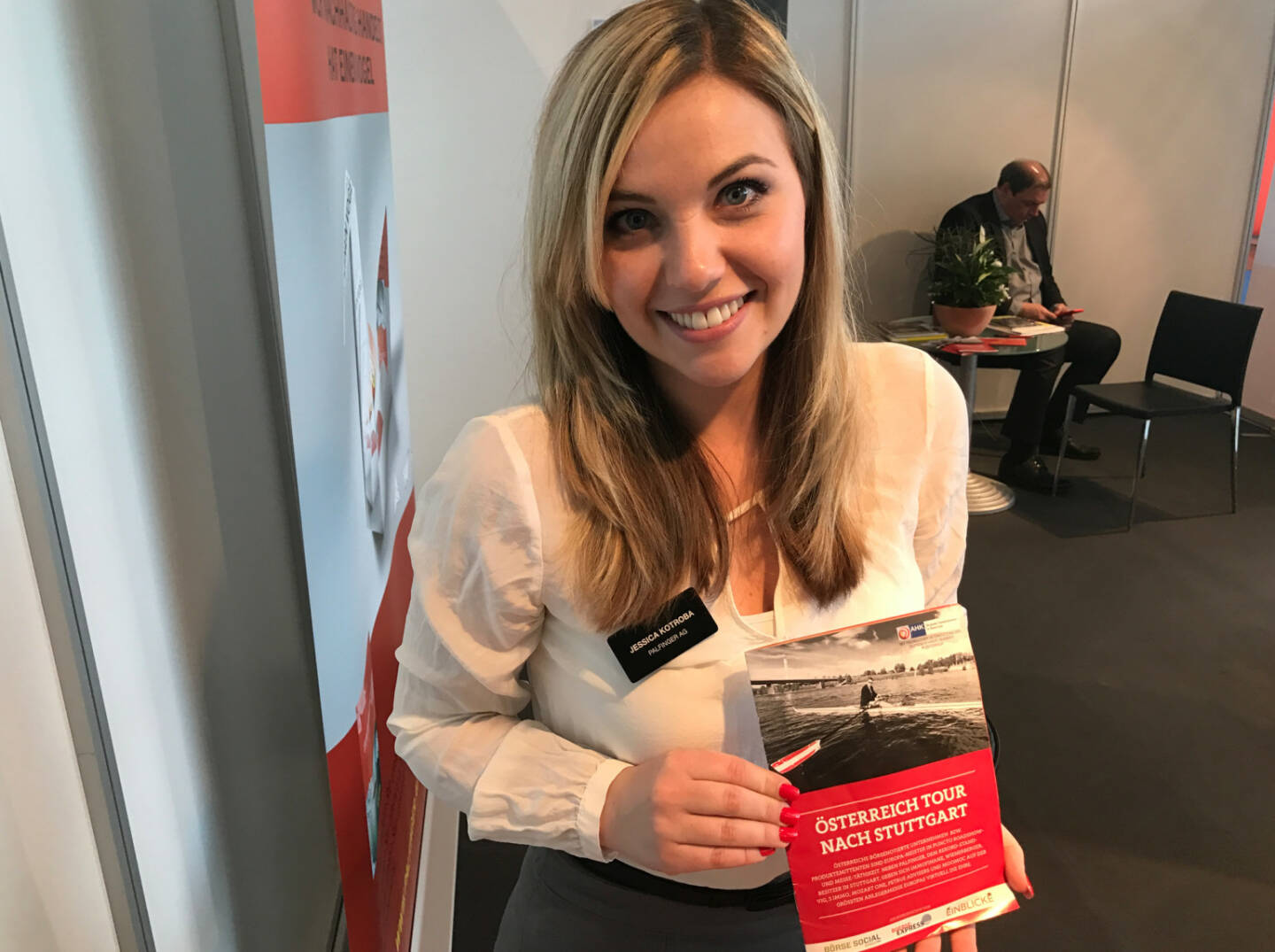 Jessica Kotroba (Palfinger) mit dem Mini-  http://www.boerse-social.com/magazine , beigelegt bei http://markteinblicke.de #invest2017