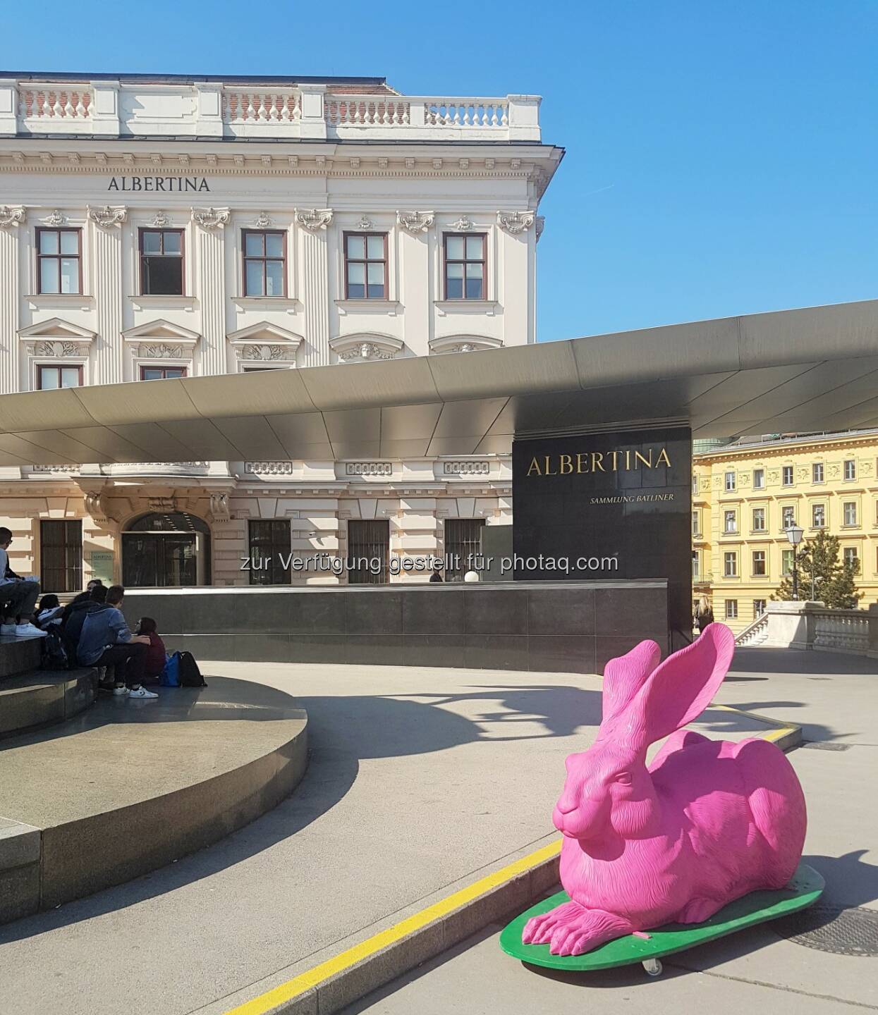 Hörl-Skulptur vor der Albertina - Albertina: HASENWOCHE in der Albertina (Fotocredit: Albertina, Wien)