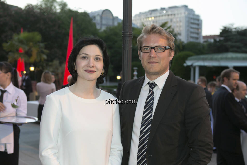 Diana Klein (Strabag), Roland Mayrl (Metrum), © finanzmarktfoto/Martina Draper (15.05.2013) 