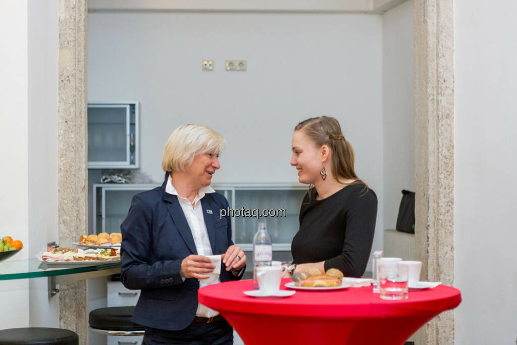 Sonja Blasz (Cleen Energy) im Gespräch, © Martina Draper/photaq (20.04.2017) 