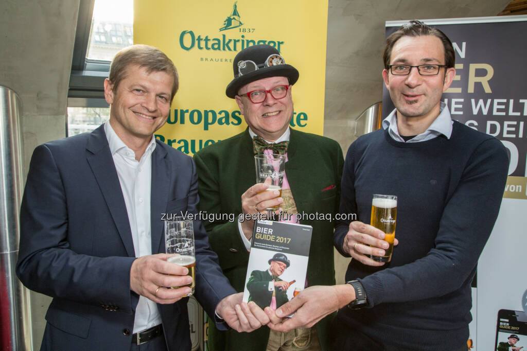 Dipl.-Ing. Matthias Ortner, Vorstand Ottakringer Brauerei; Conrad Seidl, Bierpapst; Tobias Frank, 1. Braumeister Ottakringer Brauerei - medianet Verlag AG: Conrad Seidls Bier Guide 2017 dokumentiert Fortschritt der Bierkultur (Fotocredit: Medianet Verlag AG/APA-Fotoservice/Juhasz), © Aussender (21.04.2017) 