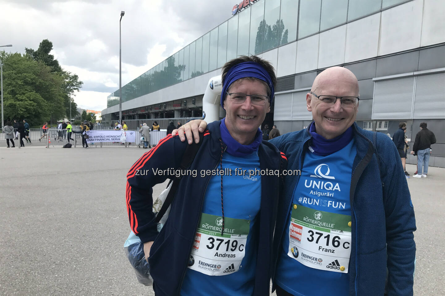 Uniqa Staffel-Teams beim Vienna City Marathon. Andreas Kößl (Vorstand Uniqa Österreich & International) und Franz Weiler (CEO Uniqa Rumänien) - Uniqa VitalCoach gibt Tipps: So erholen sich Läufer schneller nach einem Wettbewerb (Bild: Carolina Burger/Uniqa)