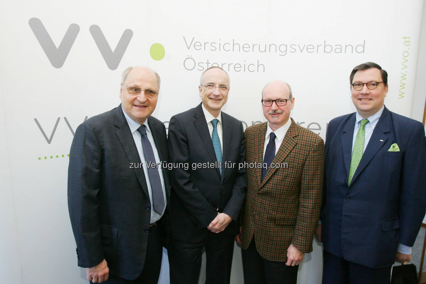 Christoph Badelt, Wissenschaftlicher Mitarbeiter und Leiter des Österreichischen Instituts für Wirtschaftsforschung (WIFO); Generaldirektor Manfred Rapf, Vorsitzender der Sektion Lebensversicherung im VVO; Thomas Url, Wissenschaftlicher Mitarbeiter des Österreichischen Instituts für Wirtschaftsforschung (WIFO) und VVO-Generalsekretär Louis Norman-Audenhove - Verband der Versicherungsunternehmen Österreichs: Die Bedeutung der Lebensversicherung für die österreichische Volkswirtschaft (Bild: VVO Versicherungsverband Österreich/APA-Fotoservice/Hautzinger)