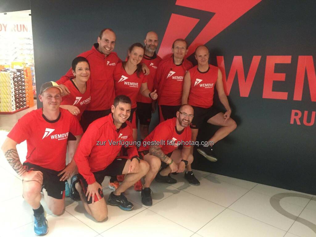 Einkleidung unseres Wemove Enjoy Running Teams
In Zukunft werdet Ihr uns in unserer coolen Laufkluft wohl bei vielen Laufenvents sehen.
Was wir alles so vorhaben, wer alles dabei ist und wie wir Zuwachs bekommen wollen erfährst du in Kürze hier auf unserer FB Seite und auf unserer HP www.wemove.at, © We Move Runningstore (05.05.2017) 