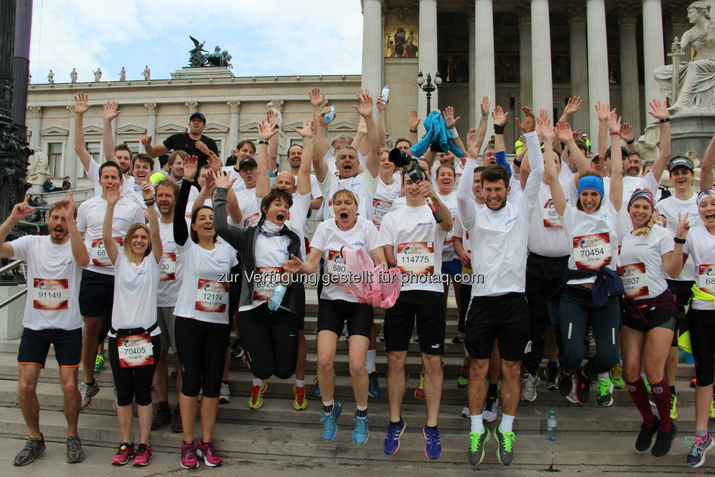 Ottobock Team mit Profi-Fußballspieler Andi Schicker und Leichtathlet Alexander Pototschnig vor dem Start - Otto Bock Healthcare Products GmbH: Ottobock Running Team beim Wings for Life World Run (Fotograf: Notburga Halbauer / Fotocredit: Ottobock)