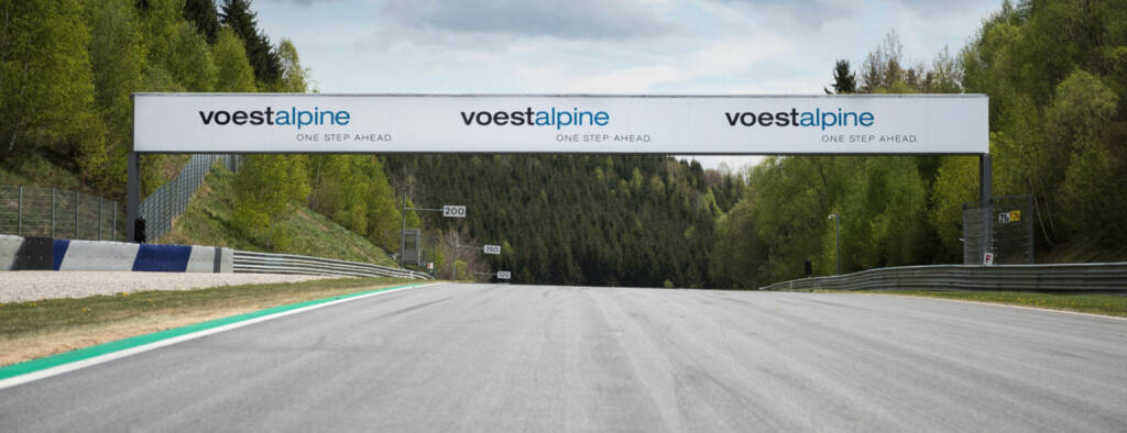 voestalpine - der internationale Technologie- und Industriegüterkonzern voestalpine und das Projekt Spielberg starteten gestärkt in die neue Saison am Red Bull Ring. Neben dem Engagement rund um den voestalpine wing, dem architektonischen Highlight in der Start-Ziel-Geraden der Rennstrecke, wird voestalpine in der Saison 2017 auch mit einer eigenen Kurve und einer Werbefläche das Renngeschehen mitprägen. (10.05.2017) 