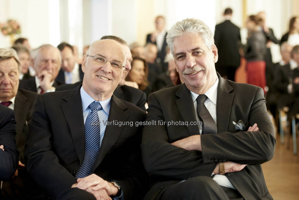 KWT-Präsident Klaus Hübner und Finanzminister Hans Jörg Schelling - Kammer der Wirtschaftstreuhänder: 70 Jahre KWT: Steuerberater und Wirtschaftsprüfer als unverzichtbare Partner für Wirtschaft und Politik (Fotograf: Sabine Klimpt / Fotocredit: KWT), © Aussender (11.05.2017) 