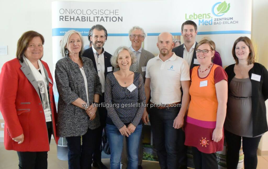 Dr. Evelyn Fürtinger (Pflegedirektorin, Landesklinikum Wiener Neustadt), DGKP Waltraud Ünal, KSB (bständig competence care), DGKP Jürgen Friedl, MSc (Pflegedienstleitung, Lebens.Med Zentrum Bad Erlach), DGKP Susanne Rosner, KSB (Landesklinikum Korneuburg), Dr. Mons Fischer (Ärztezentrum Donauzentrum), Michael Feilmayr (Chance for Cancer Survivors), Mag. Norbert Braunstorfer, MA (Standortleitung, Lebens.Med Zentrum Bad Erlach), Mag. (FH) Andrea Praher (Kepler Universitätsklinikum Linz) und DGKP Sonja Kofler (Stationsleitung, Lebens.Med Zentrum Bad Erlach) (v.l.) beim 3. LEBENS.MEDizinischen Kongress - Pflege im Fokus - ARGE Beste Gesundheit: Begehrte Pflegefortbildung am Internationalen Tag der Pflege im Lebens.Med Zentrum Bad Erlach (Fotocredit: Lebens.Med Zentrum Bad Erlach), © Aussender (15.05.2017) 