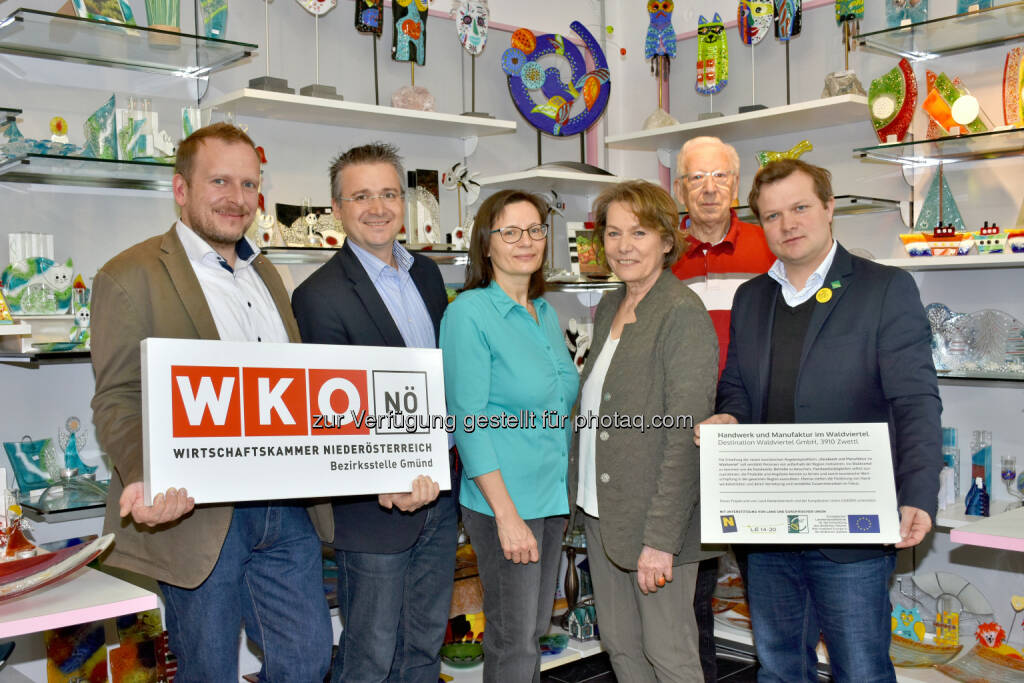 JW-Landesvorsitzender Jochen Flicker, Bezirksstellenleiter Andreas Krenn, Elisabeth Burger, WKNÖ-Präsidentin KR Sonja Zwazl, Josef Boigner und Geschäftsführer Andreas Schwarzinger von der Destination Waldviertel - Projektmanagement Handwerk & Manufaktur im Waldviertel: Waldviertel: Goldener Boden für Handwerk und Manufaktur (Fotocredit: WKNÖ / Matthias Ledwinka), © Aussender (16.05.2017) 