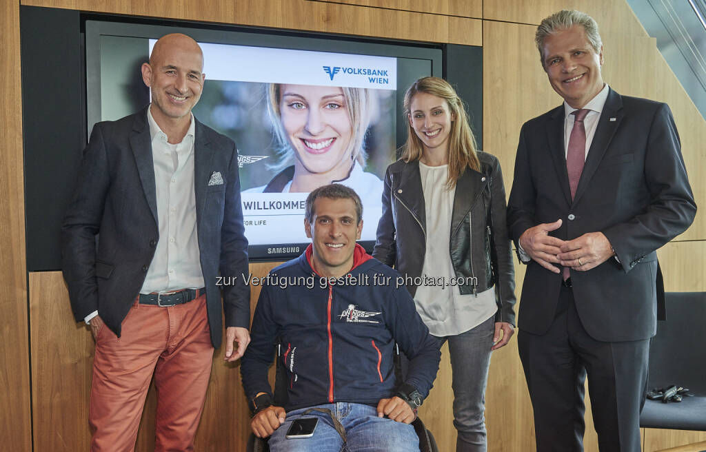 Dr. Heinz Brenner, Wolfgang Illek von Wings for Life, Jacqueline Raab („Jacky“) und Dr. Anton Ofner, Obmann der Allgemeinen Unfallversicherung AUVA - Volksbank Wien AG: Jacky Raab und Volksbanken starten Spendenaktion für Wings for Life (Fotograf: Robert Polster / Fotocredit: Volksbank Wien AG), © Aussender (17.05.2017) 