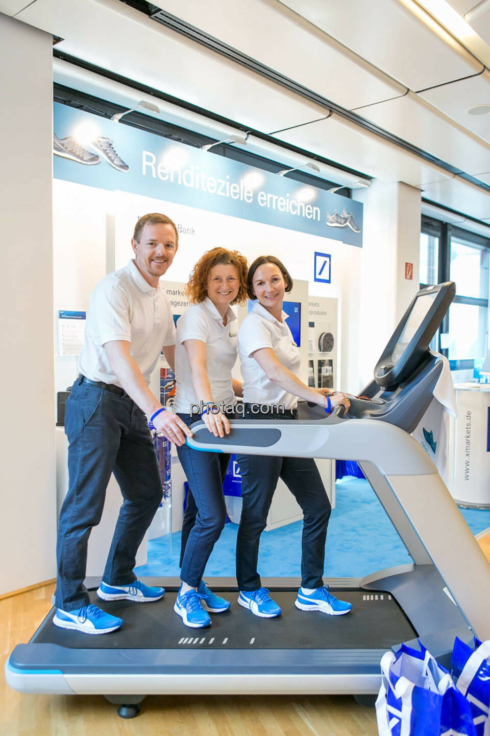 Christian Hendrik-Knappe, Sandra Warmuth, Justyna Kojro (Deutsche Bank X-markets), Laufband https://evofitness.at , Deutsche Bank X-markets, Börsentag Wien, 20.5.2017