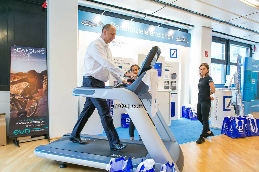 Robert Ulm (flatex.at), Laufband https://evofitness.at , Deutsche Bank X-markets, Börsentag Wien, 20.5.2017, © Martina Draper photaq.com (am Ende der Diashow zusätzlich diverse Handy-Pics) (21.05.2017) 