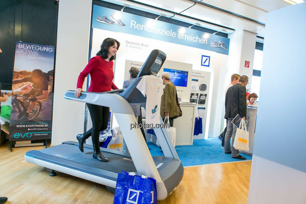 Diana Klein (Strabag), Laufband https://evofitness.at , Deutsche Bank X-markets, Börsentag Wien, 20.5.2017, © Martina Draper photaq.com (am Ende der Diashow zusätzlich diverse Handy-Pics) (21.05.2017) 